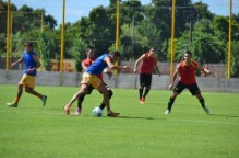 Primer amistoso del aurirojo