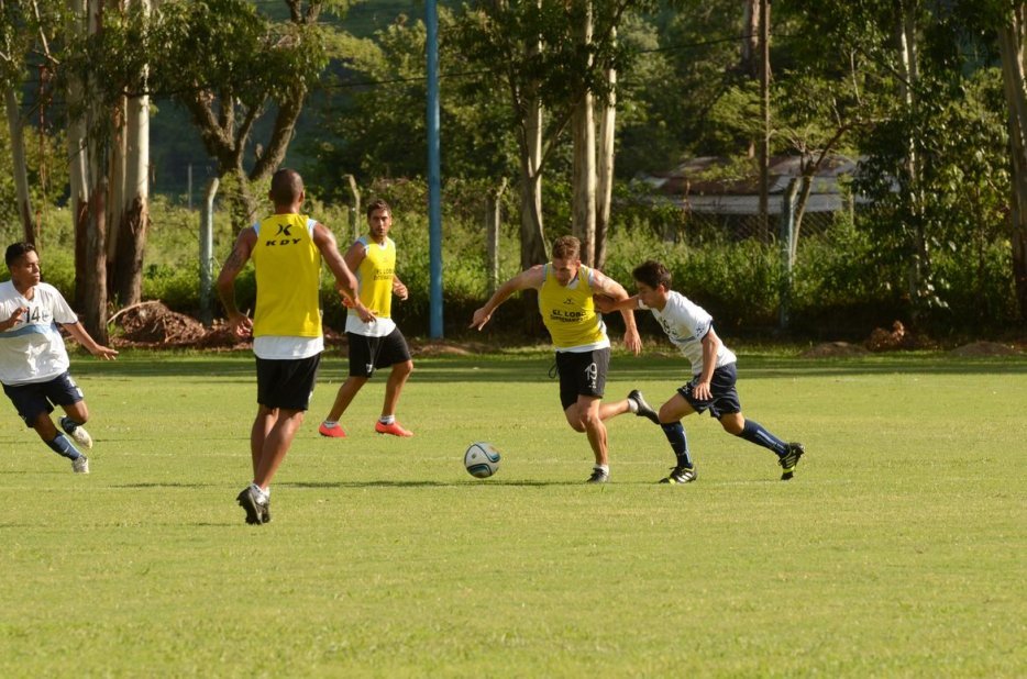 Buscando los once del debut