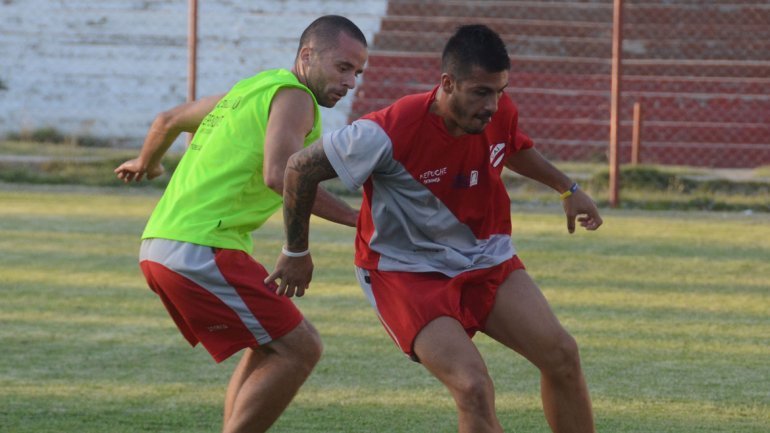 Mauricio Villa: «Los clásicos motivan mucho y se ganan como sea»