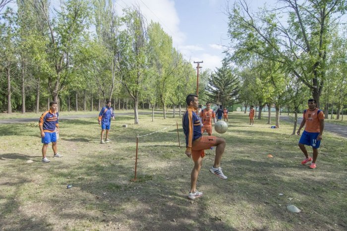 Roca, con plantel completo y a puro trabajo