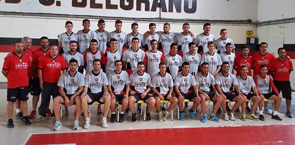 Belgrano posó para la foto y presentó a su plantel