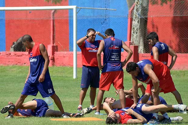 Güemes intensifica su trabajo y jugará su primer amistoso