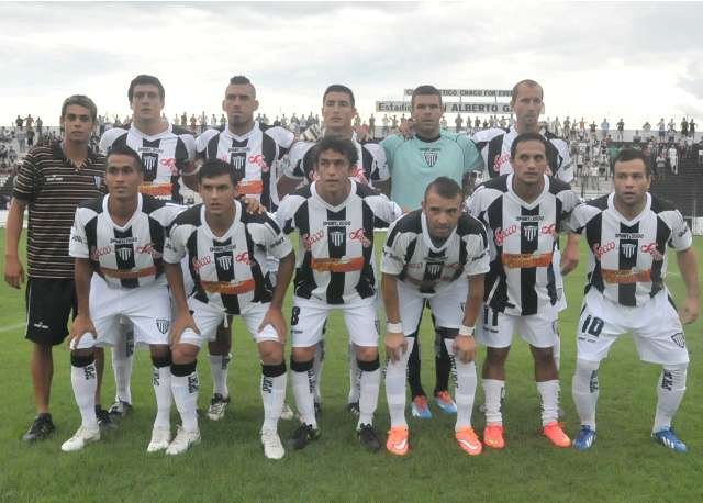 For Ever cambia medio equipo para recibir a Sarmiento