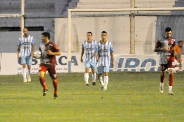 Racing de Córdoba ganó ante Unión de Santiago del Estero en el debut