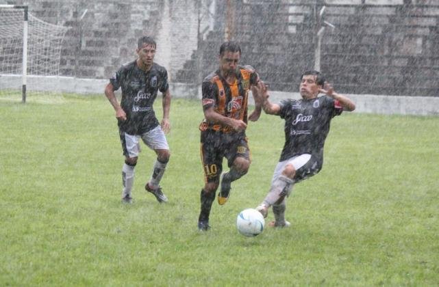Cuervos y Aurinegros pasados por agua
