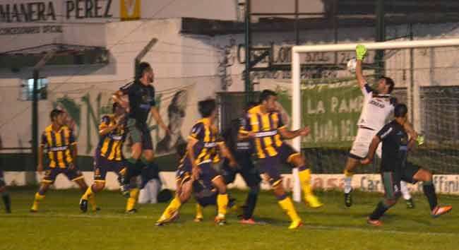 Ferro puso primera con una goleada ante Tiro Federal