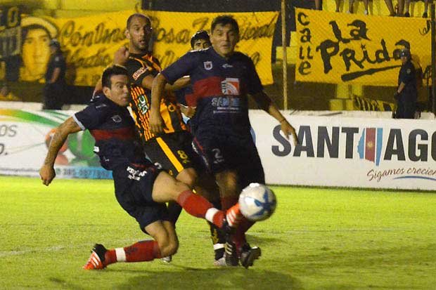Mitre y Güemes quedaron a mano en el debut
