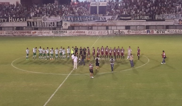 Estudiantes (SL) venció al Ferro y es líder