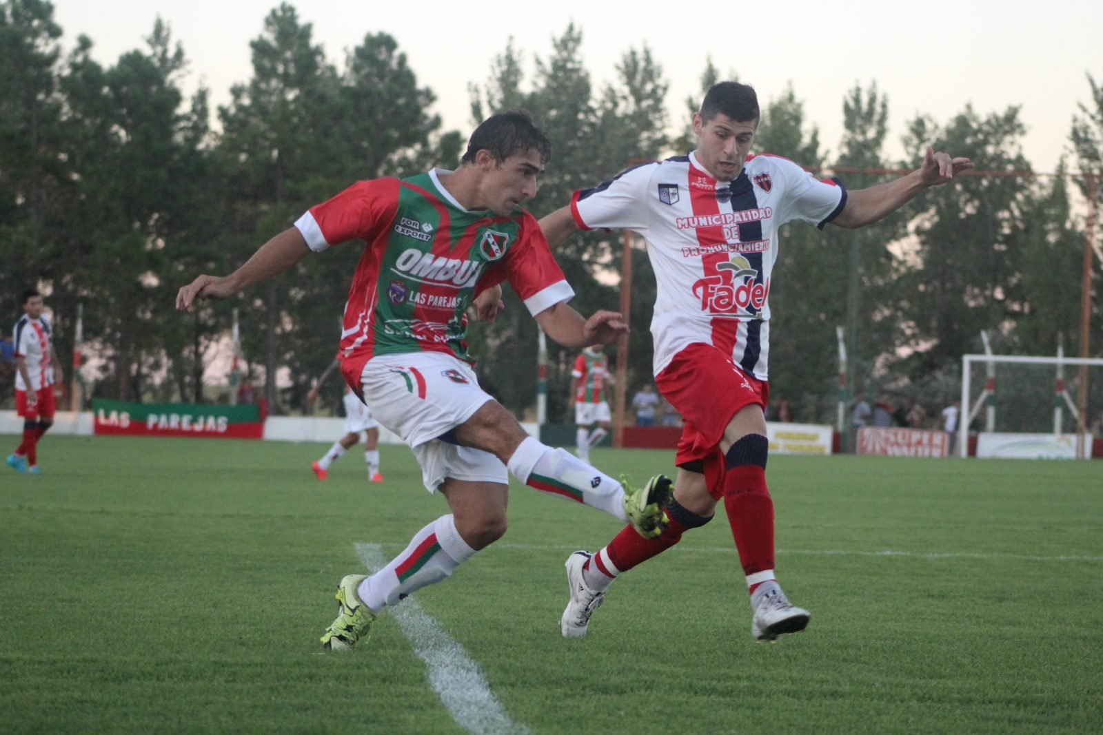 El Lobo lo ganó desde el vestuario y sigue puntero