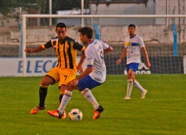 Juventud se llevó un buen empate de Tandil