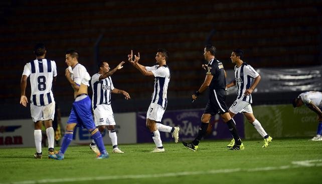 Talleres goleó a Juventud en San Luis y continúa como líder