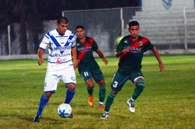 Vélez sufrió otro duro traspié en el debut de Coleoni
