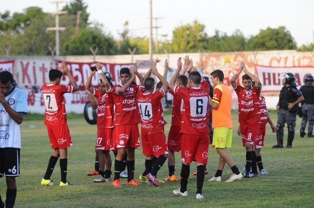 En el duelo de candidatos, Huracán se impuso ante Argentino