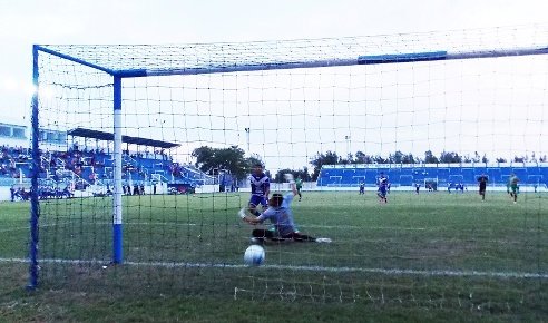 Comercio pudo ganar y dejar Ferroviario sin punta