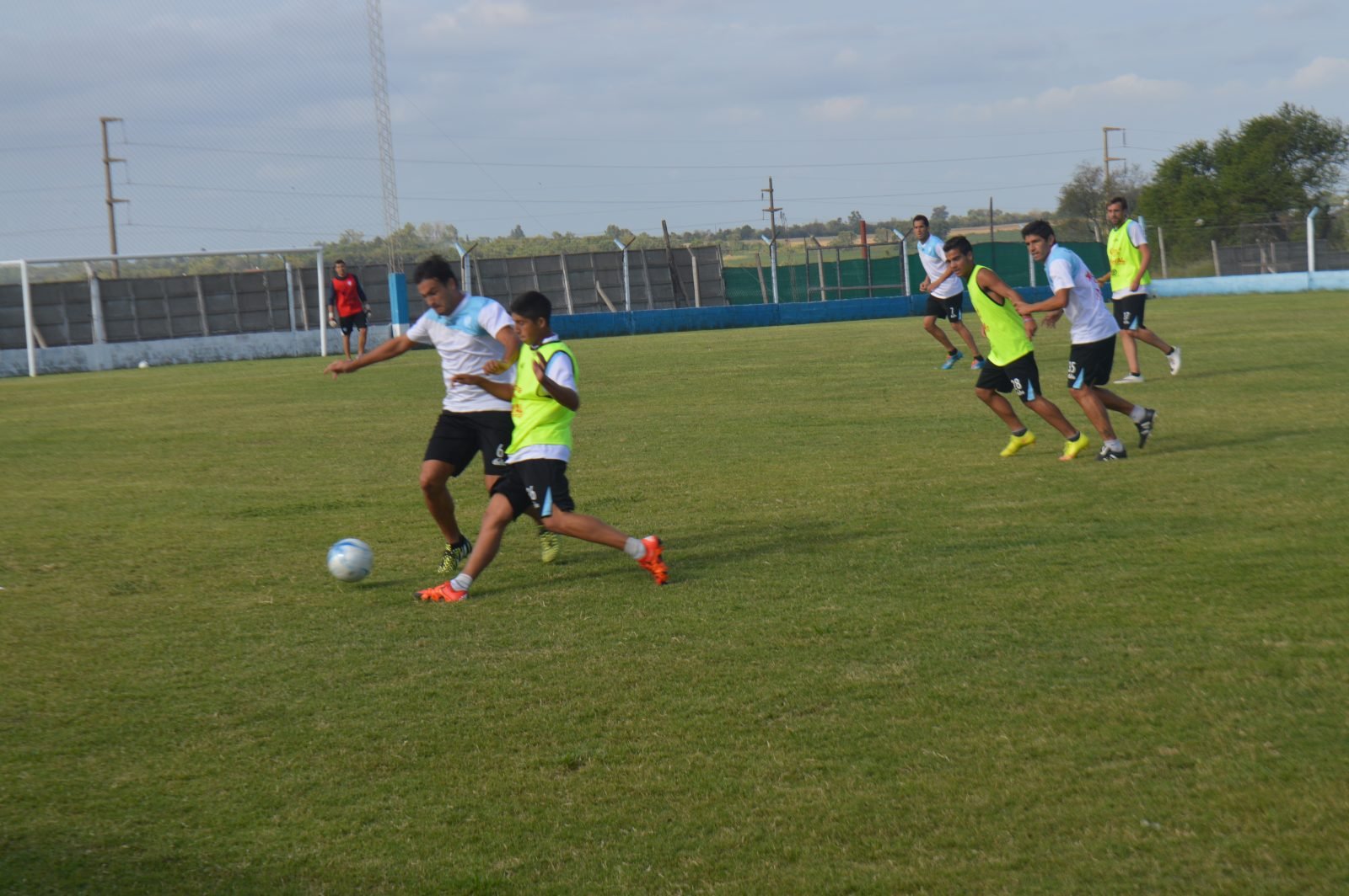 Belgrano con tres cambios para recibir a Libertad
