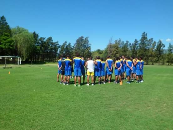 El plantel de Policial se mueve y sigue esperando el pago