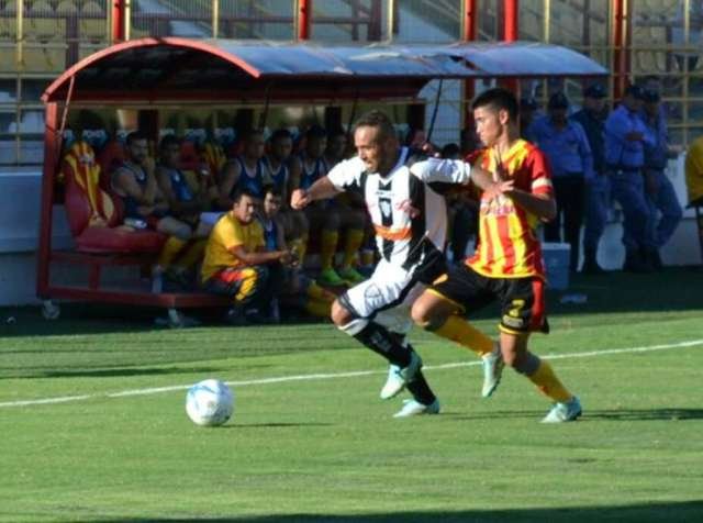 Gómez planea dos cambios para el duelo entre For Ever y Sol de América