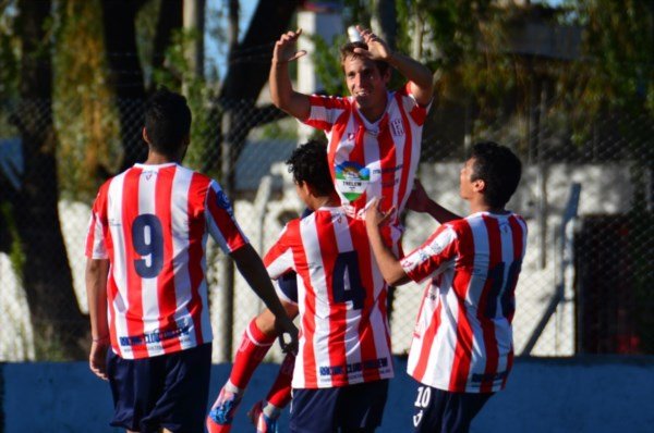 Racing volvió al triunfo y es líder y Cruz del sur obtuvo su primera victoria