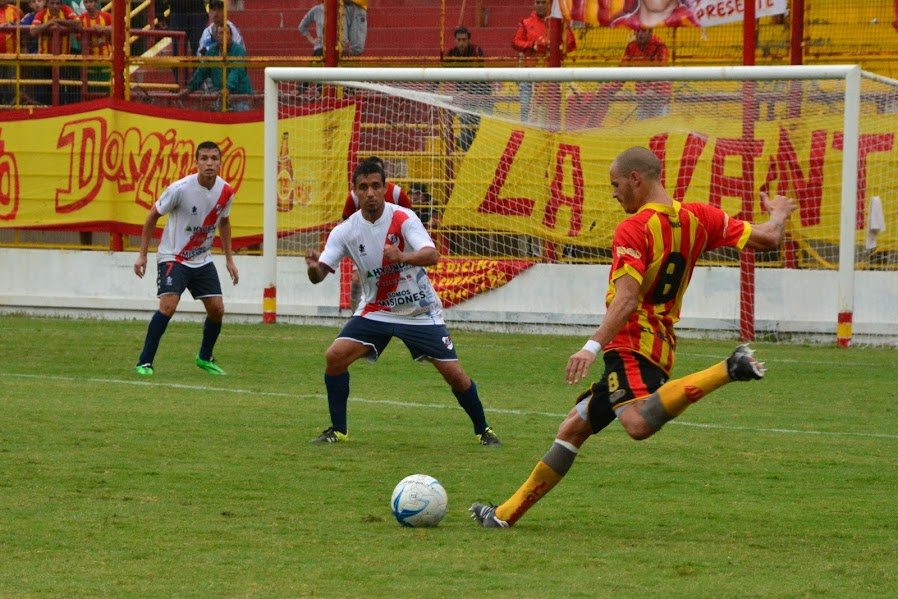 Guaraní goleó a Sarmiento en Resistencia