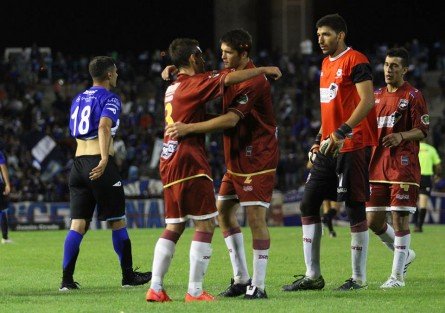 Defensores, en busca de recuperar la cima