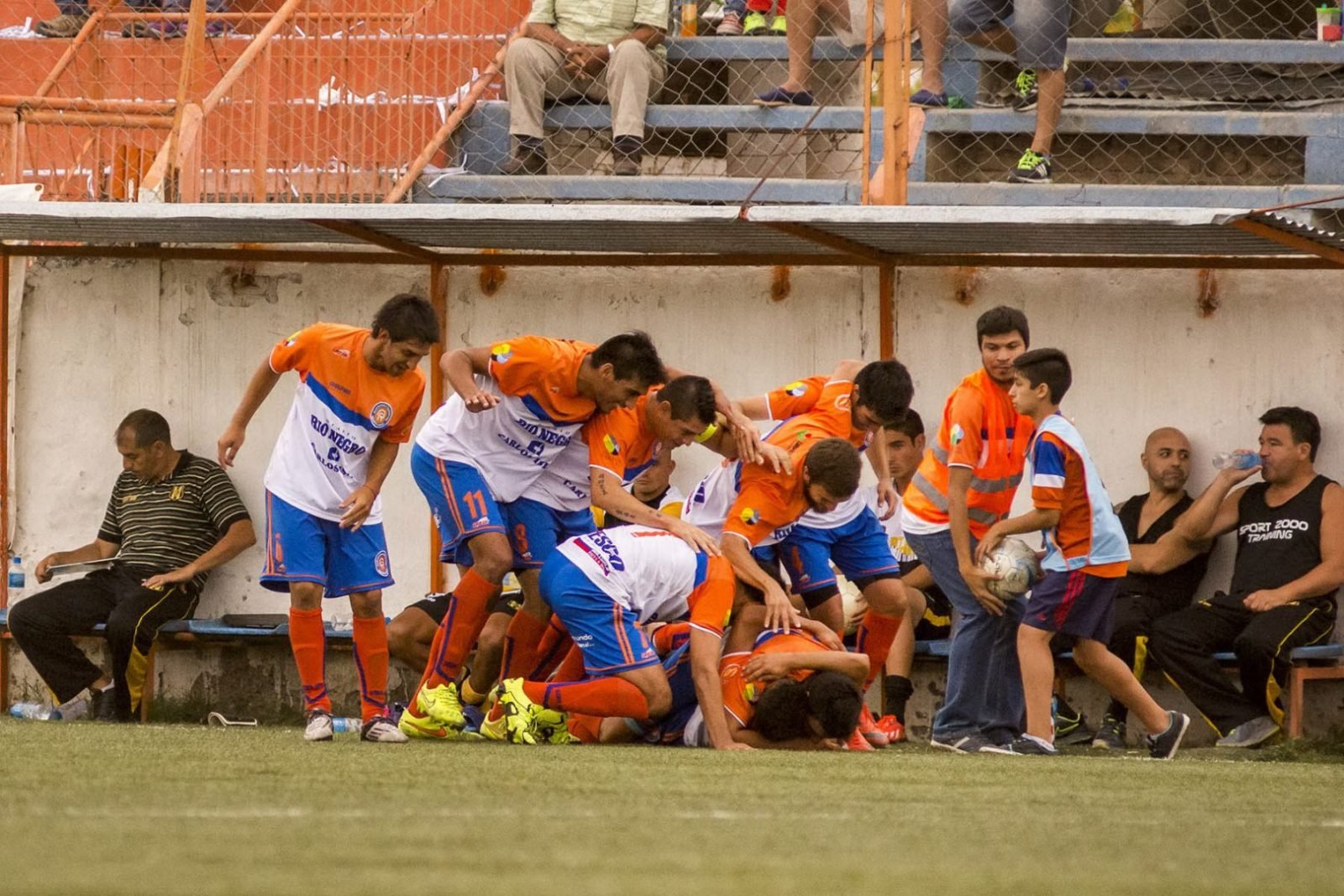 El «naranja» no se quiere bajar de la punta