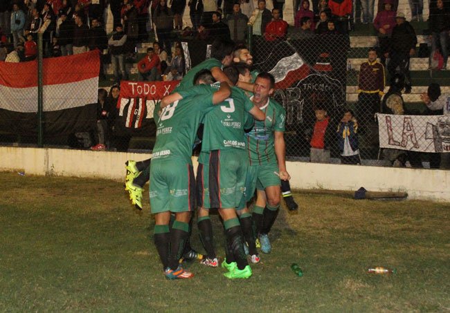 Ferro juega en Mar del Plata para despegarse en la cima