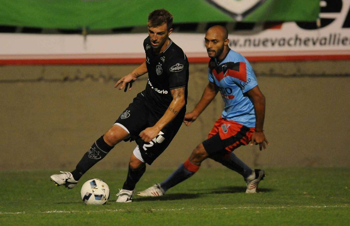 Ferro dejó pasar la chance