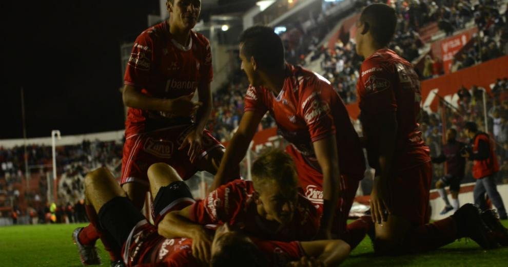 Instituto recibe a Chacarita buscando recuperarse ante su gente