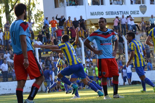 Juventud sigue sin ganar y se quedó sin DT
