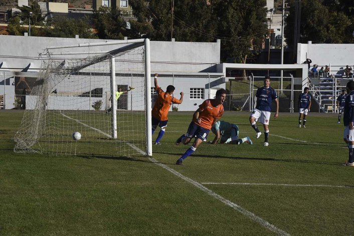 Sol de Mayo subió al segundo puesto y la CAI eliminó a Independiente