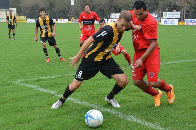 Llovieron goles en Sunchales y festejó el Depro