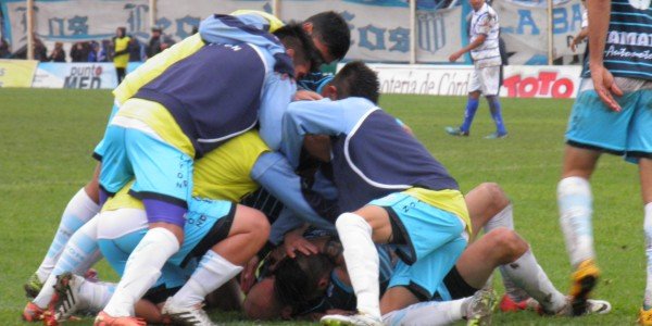Racing clasificó de manera agónica y Sarmiento quedó afuera