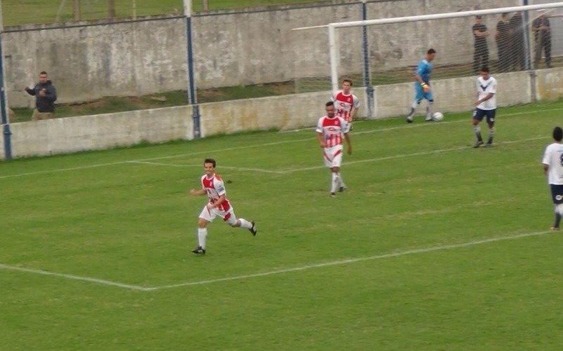 Rivadavia no pudo vencer a 9 de Julio y quedó al borde de la eliminación
