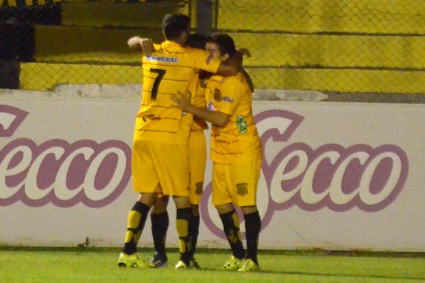 Mitre venció al Expreso y aseguró la clasificación
