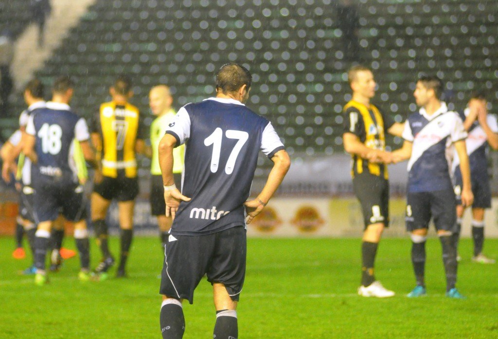 Alvarado perdió un partido increíble y tiene un pie afuera del torneo