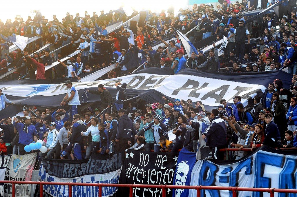 Alvarado repudió los graves incidentes entre dos facciones de la barra