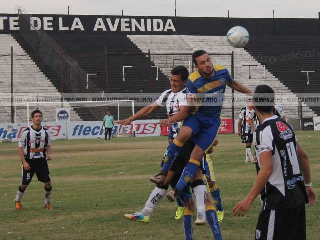 For Ever, que vuelve a jugar de noche, recibe a Sol de América