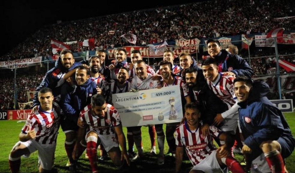 Unión sufrió pero pasó en los penales a Atlético Paraná