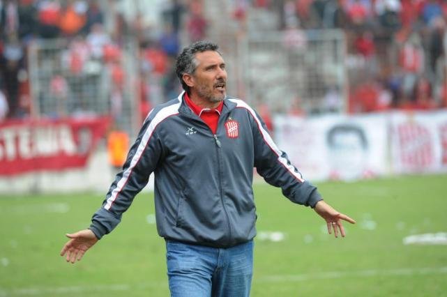 Diego Cagna dejó de ser el DT de San Martín de Tucumán