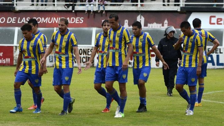 Juventud perdió en Paraná y se complicó
