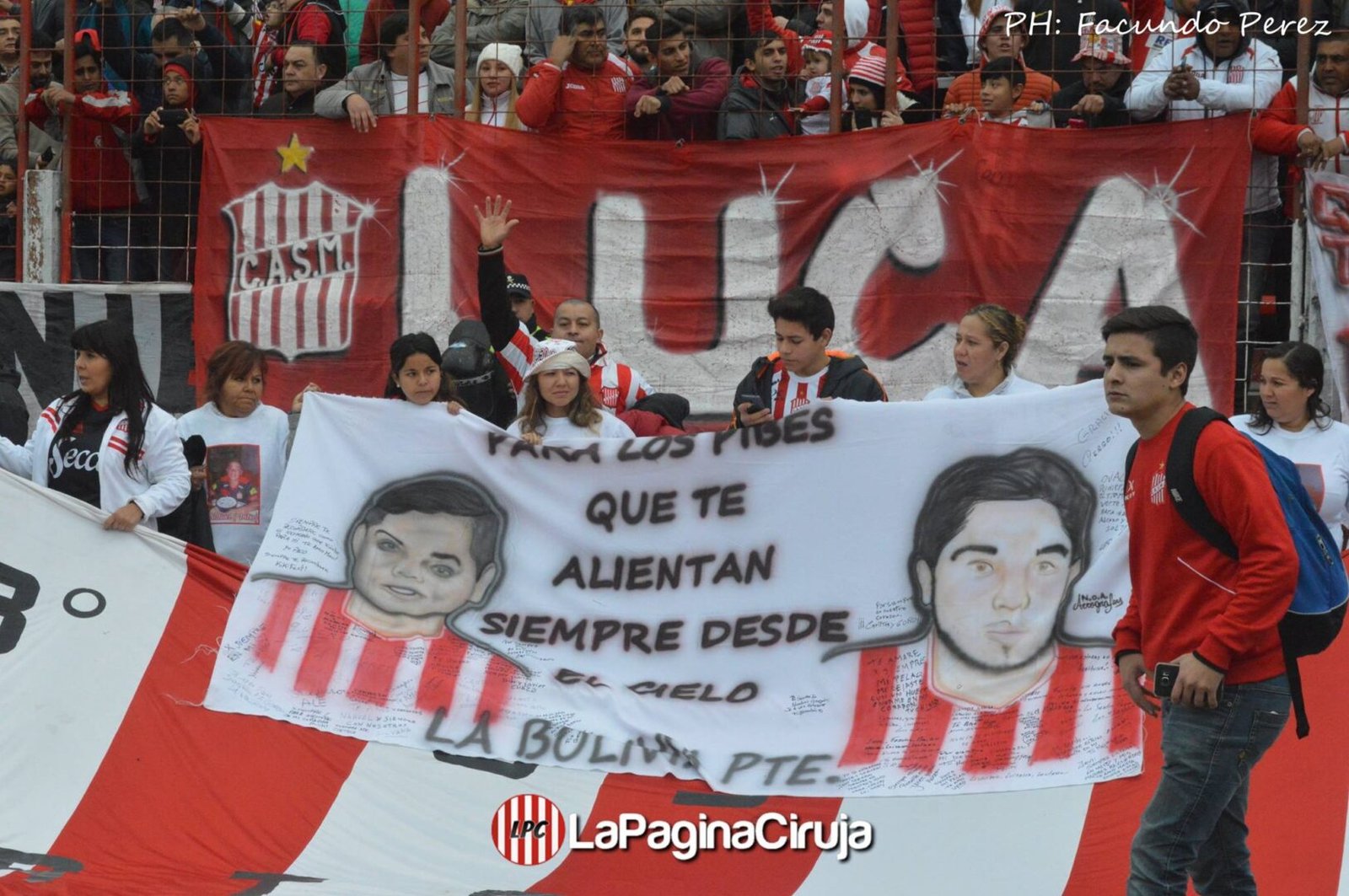 El emocionante homenaje a los hinchas fallecidos
