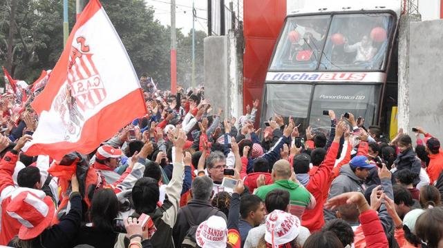 Fiesta santa en la despedida al plantel