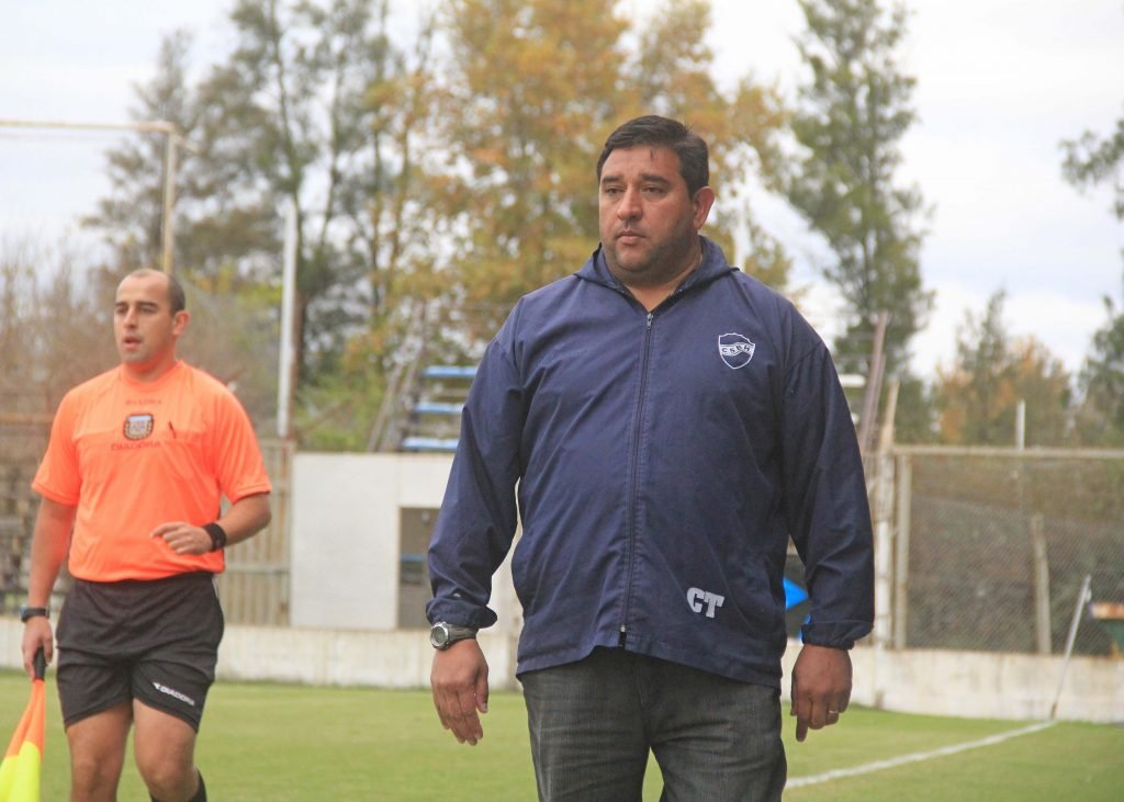 Barraza analiza alternativas para el plantel