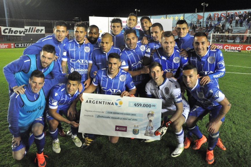 Godoy Cruz superó sin problemas a Estudiantes de Buenos Aires