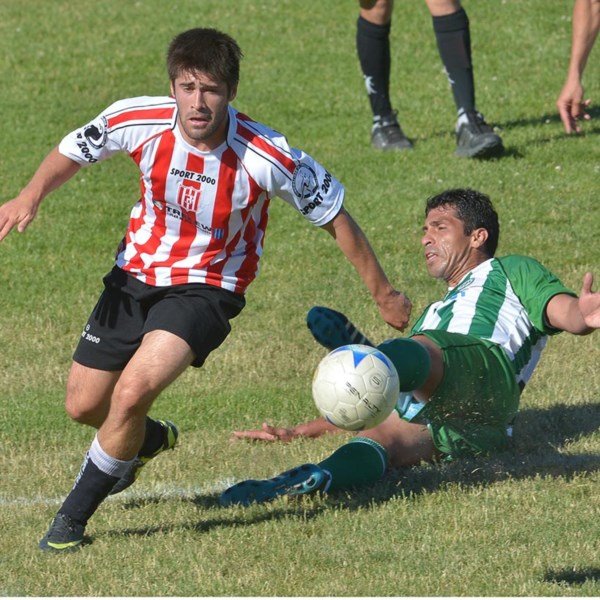 La acción comienza con los clásicos