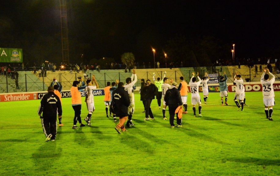 El Franjeado al borde de la hazaña ante el campeón de la primera división