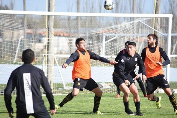 Cipolletti tiene a los once para el clásico