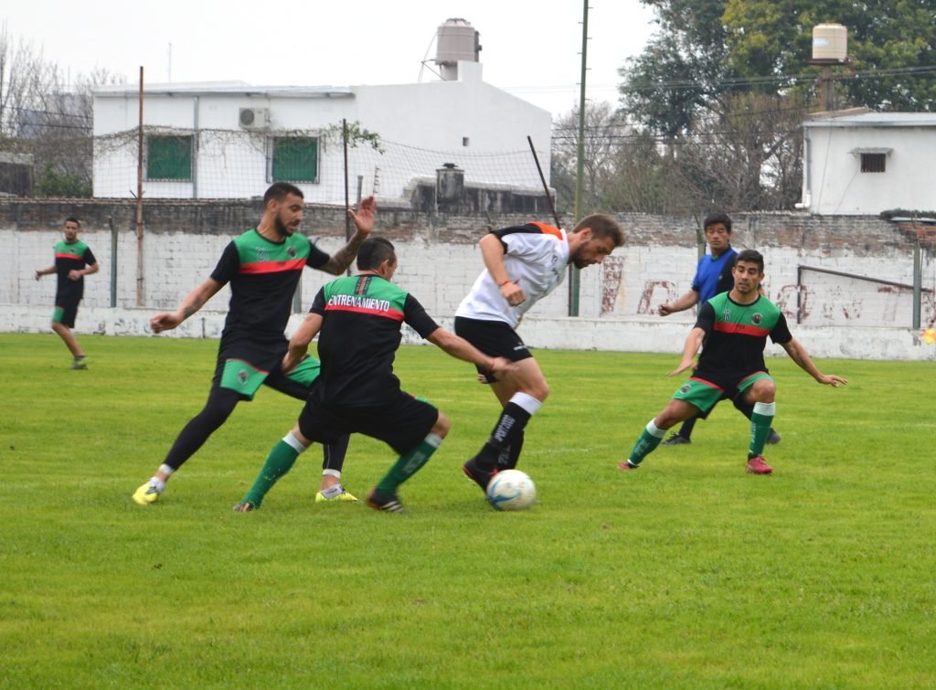 Ferroviario y For Ever a mano