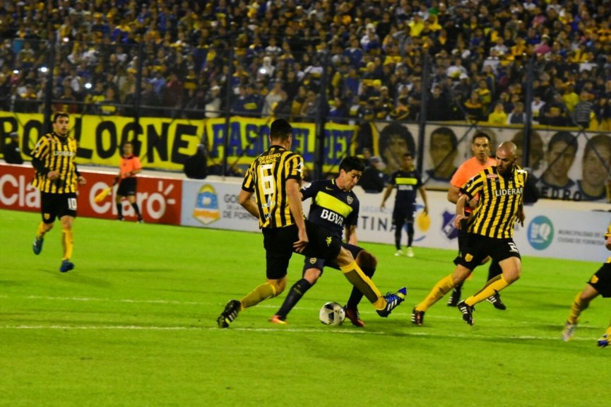 Santamarina lo volvió a complicar a Boca pero no le alcanzó