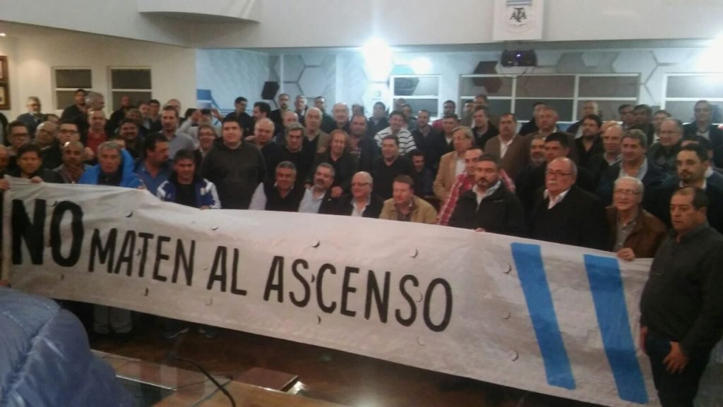 El ascenso se plantó y no arrancan